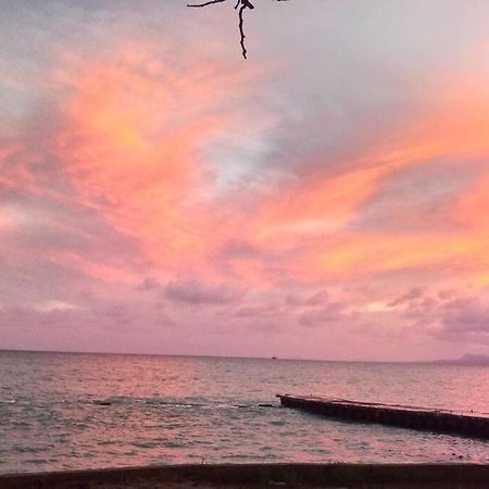 F1 Vue Mer, Acces Plage, En Centre-Ville Le Gosier  Esterno foto